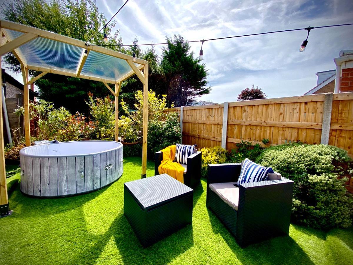 Remarkable 3-Bed Hot Tub House In Blackpool Exteriér fotografie