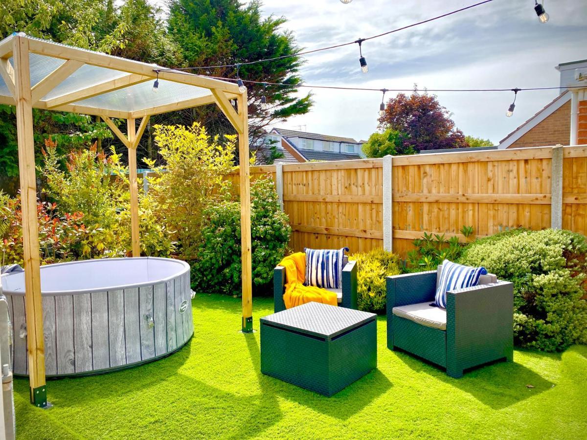 Remarkable 3-Bed Hot Tub House In Blackpool Exteriér fotografie