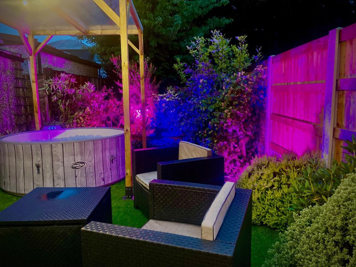 Remarkable 3-Bed Hot Tub House In Blackpool Exteriér fotografie