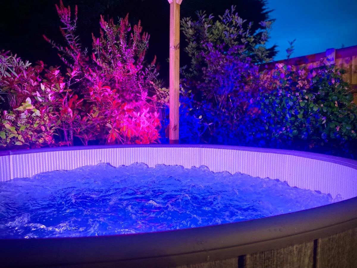Remarkable 3-Bed Hot Tub House In Blackpool Exteriér fotografie
